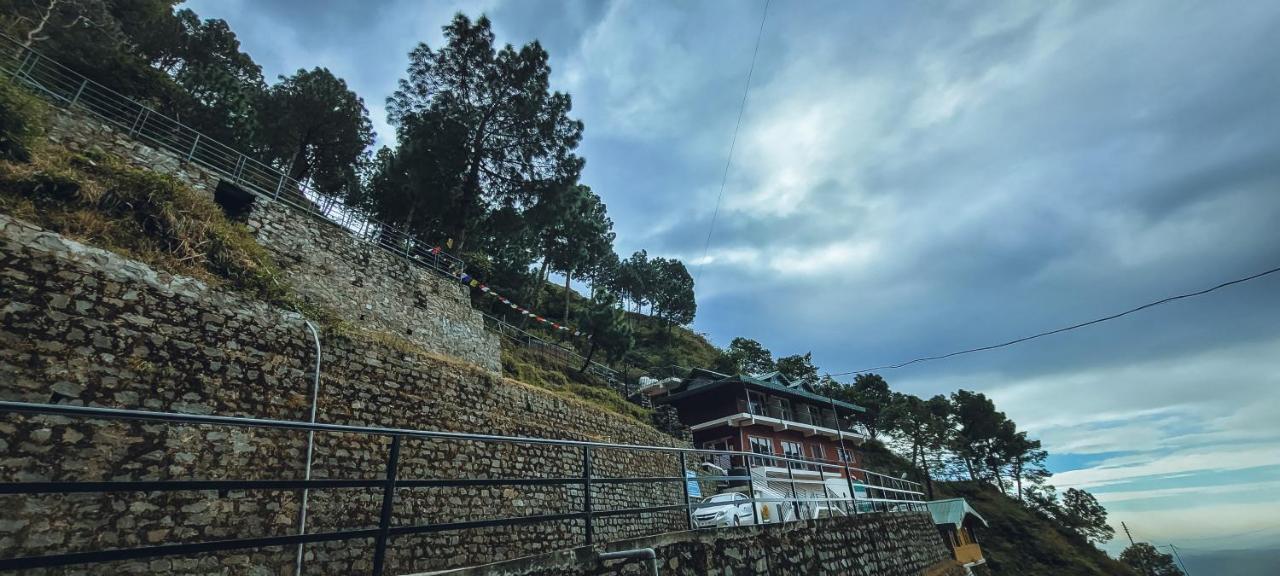 Safarmaina Resort Kasauli Exterior foto